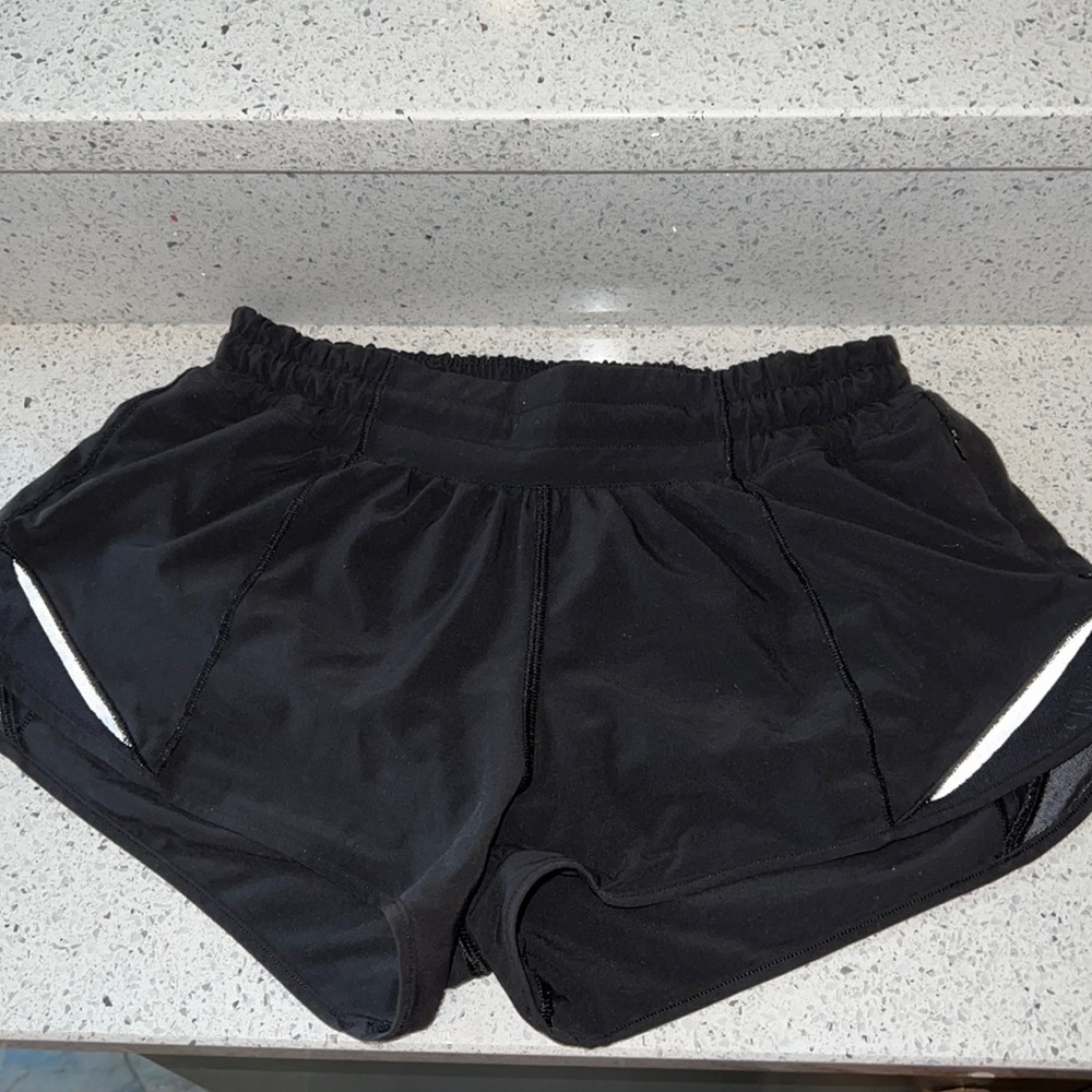 Size 6 Black hotty hots 2.5 inch seam.
